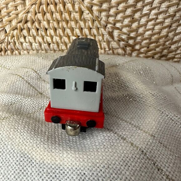 Thomas & Friends Dennis Train - Picture 5 of 8